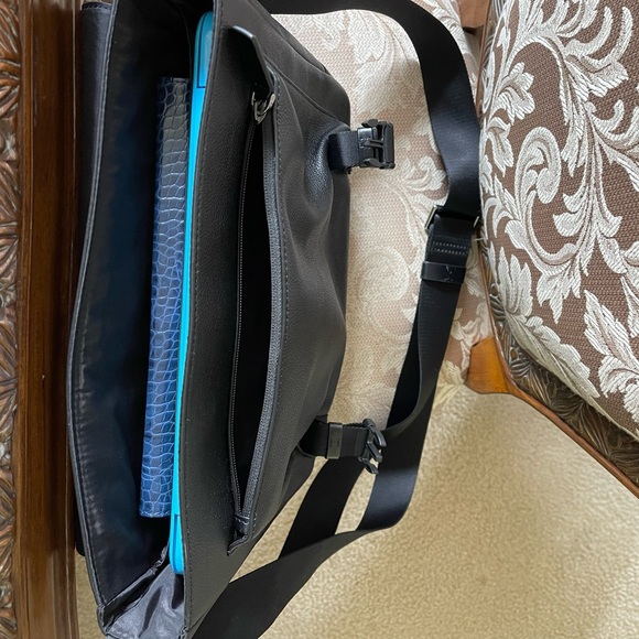 Michael Kors Laptop Bag. Like New- In Excellent Condition! - Picture 9 of 10